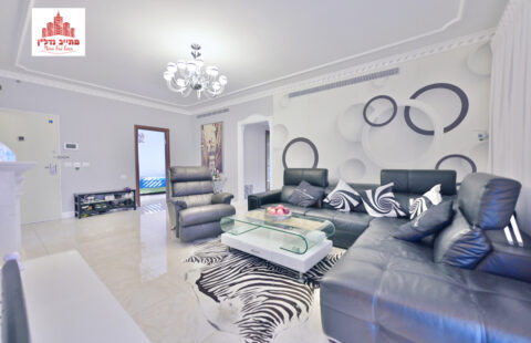 Престижный мини пентхаус — 5 комнат в Неот Ашалим