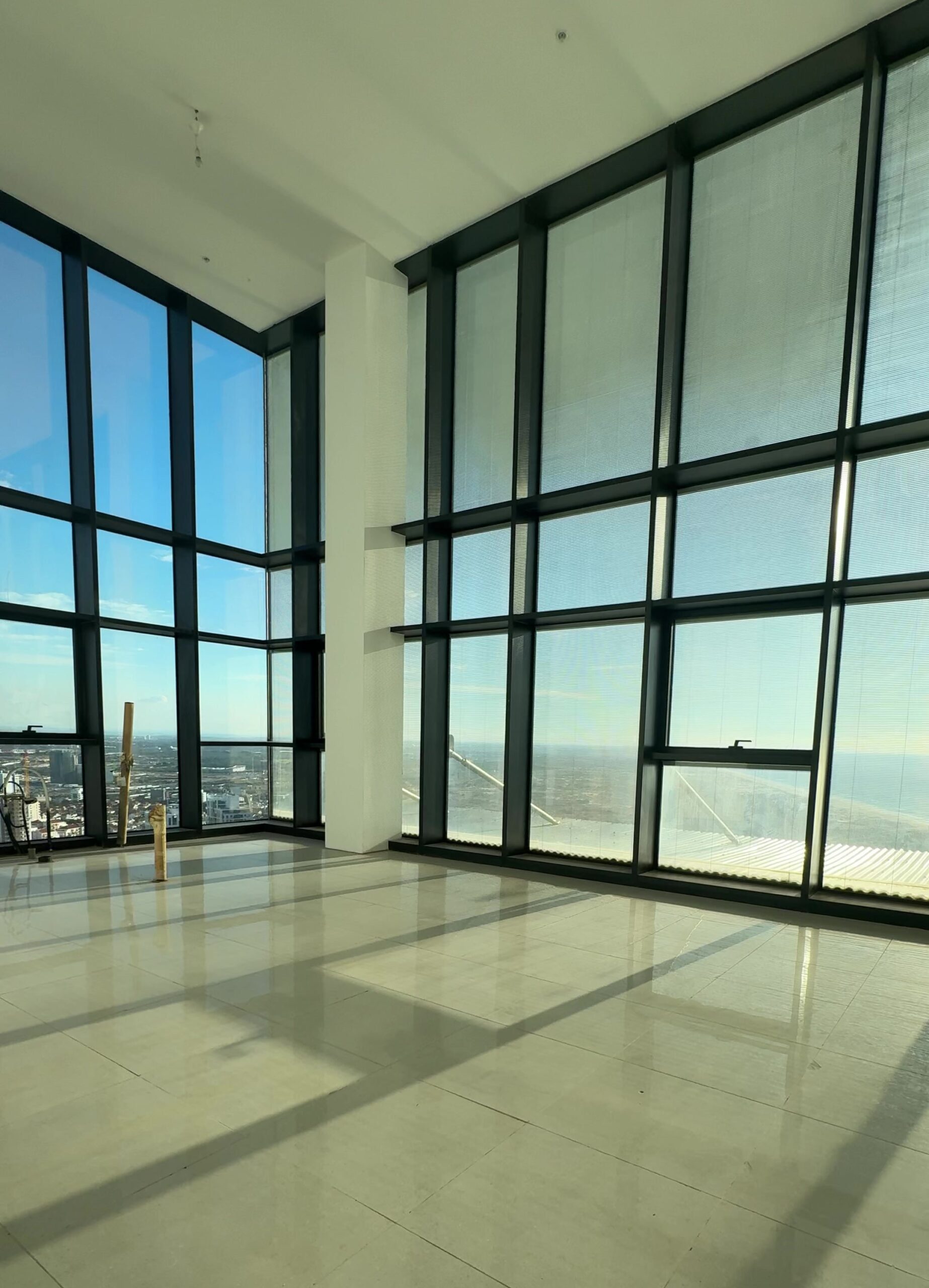На продажу: роскошный пентхаус-дуплекс на 46 этаже в YBOX (Lighthouse Tower), Бат-Ям — панорамный вид на море