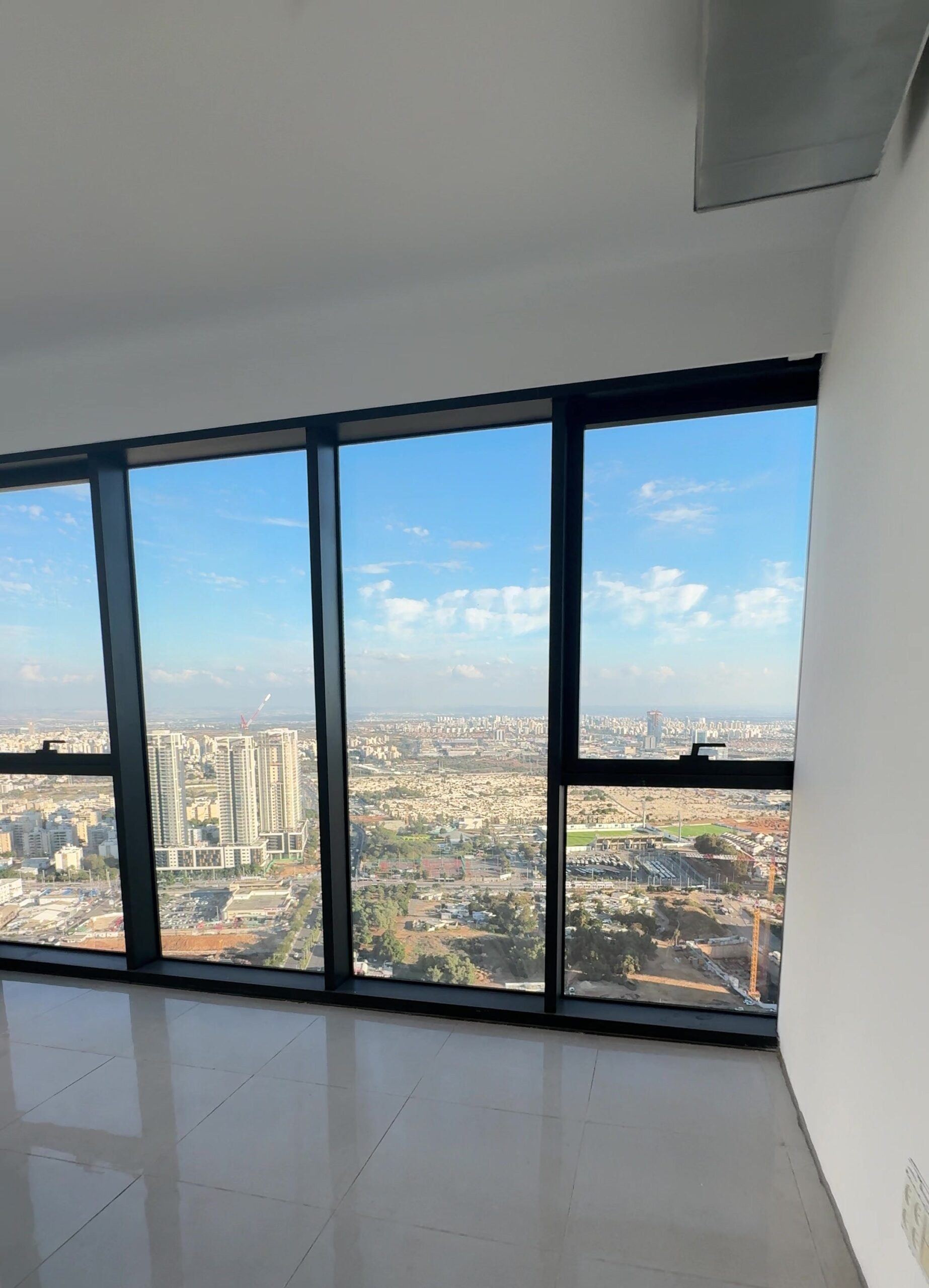 На продажу: роскошный пентхаус-дуплекс на 46 этаже в YBOX (Lighthouse Tower), Бат-Ям — панорамный вид на море