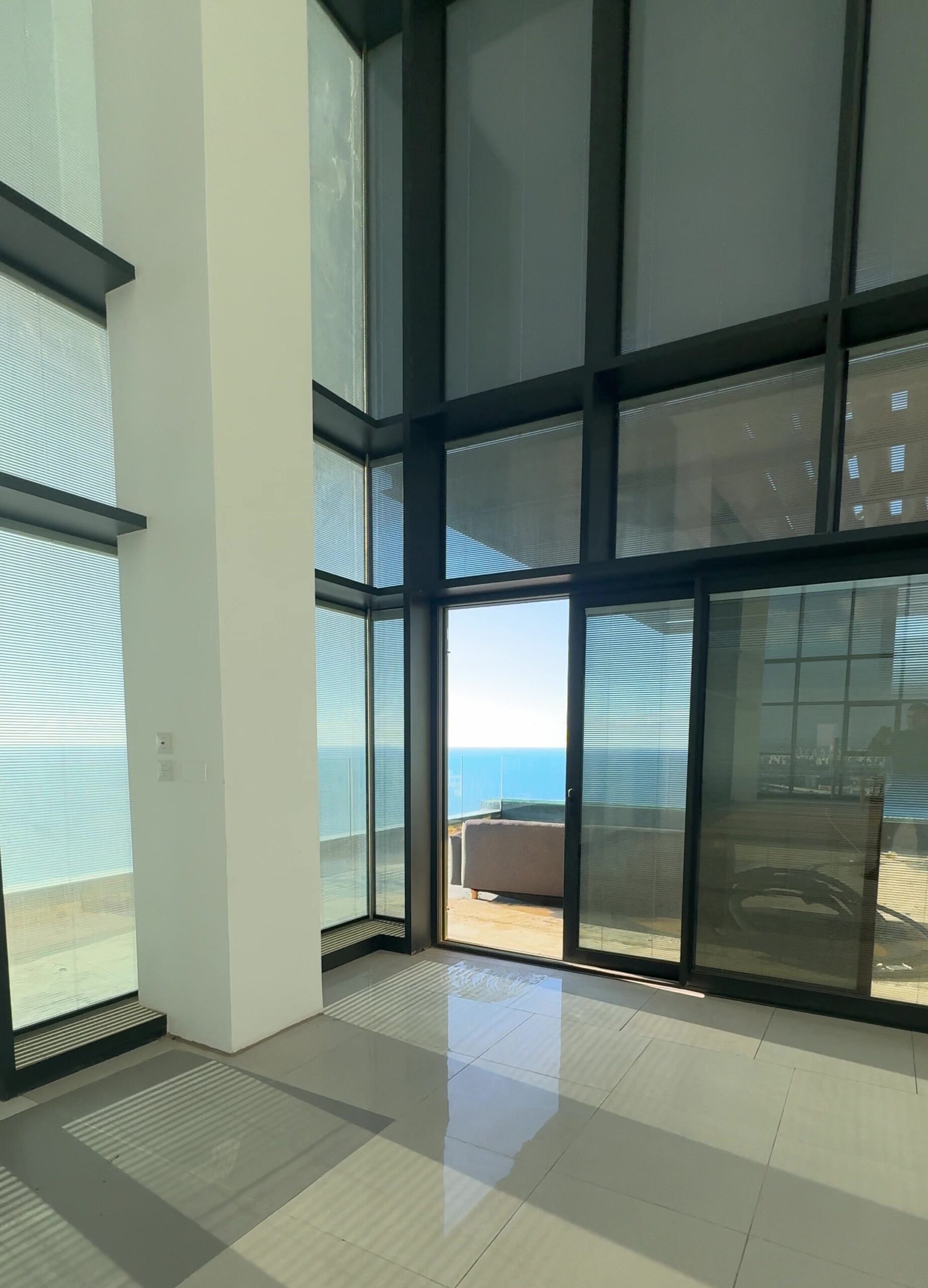 На продажу: роскошный пентхаус-дуплекс на 46 этаже в YBOX (Lighthouse Tower), Бат-Ям — панорамный вид на море