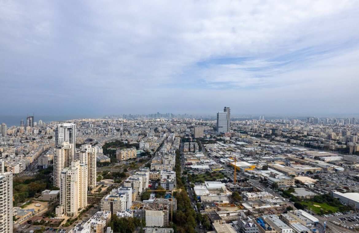 דירה בקומה 39 עם נוף פתוח ומרהיב לים ולתל אביב להשכרה במגדל Eden Tower, פארק הים — בת ים