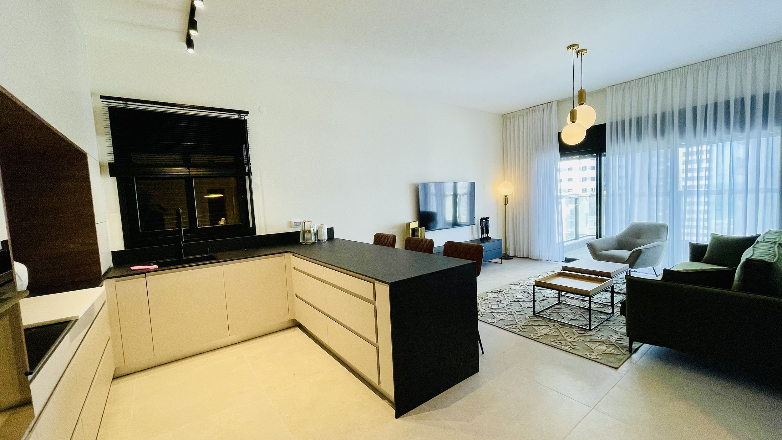 На продажу 5-комнатная квартира на 18 этаже в проекте Eden Tower в Бат-Яме