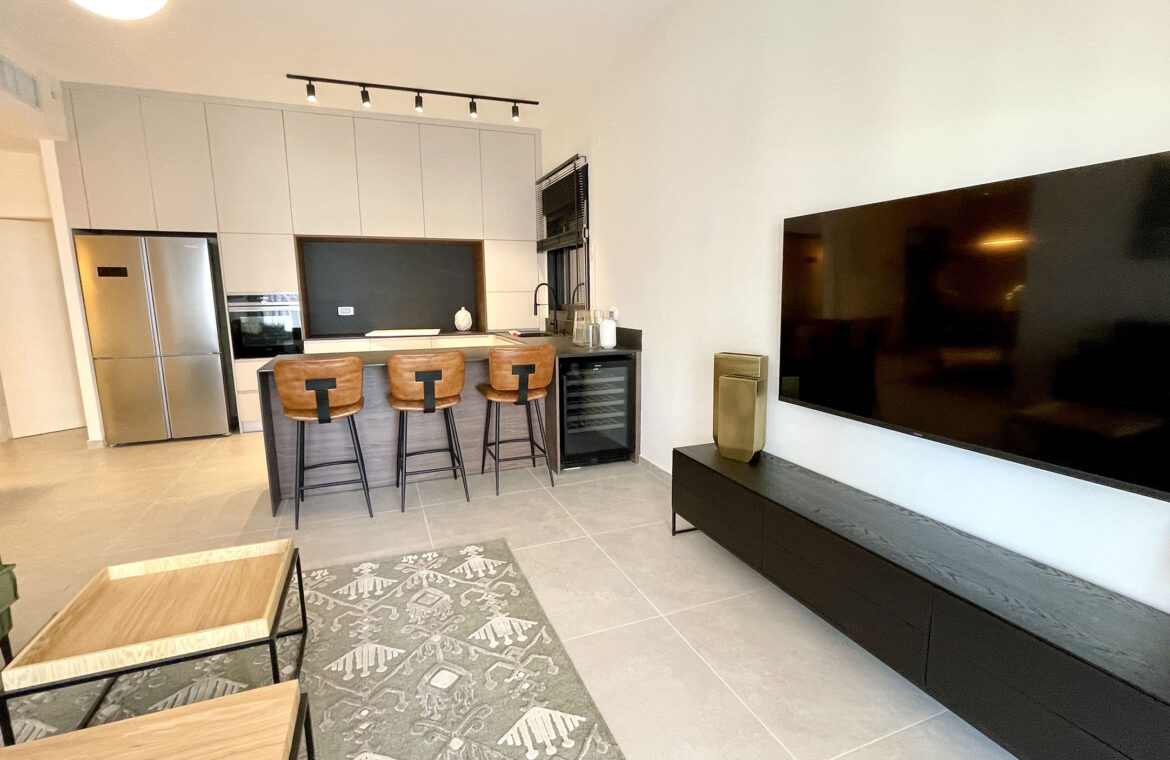 На продажу 5-комнатная квартира на 18 этаже в проекте Eden Tower в Бат-Яме