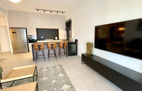 להשכרה דירה 5 חדרים, בקומה 18, בפרויקט Eden Tower בבת ים, פארק הים