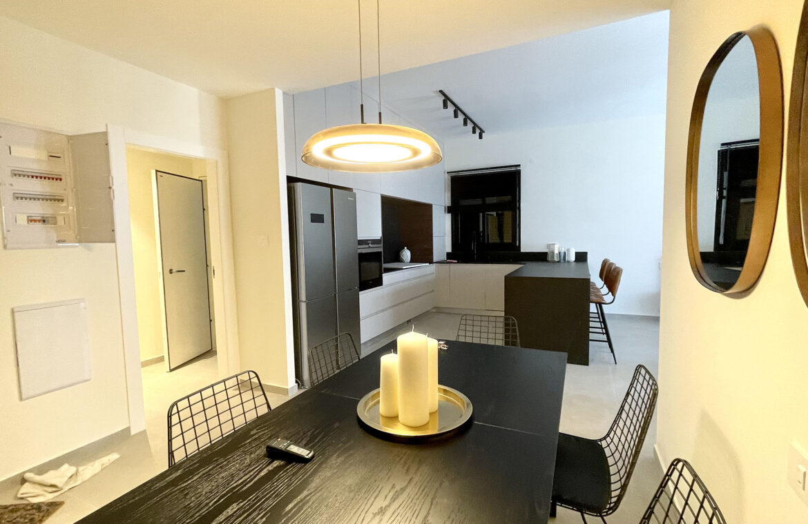 На продажу 5-комнатная квартира на 18 этаже в проекте Eden Tower в Бат-Яме