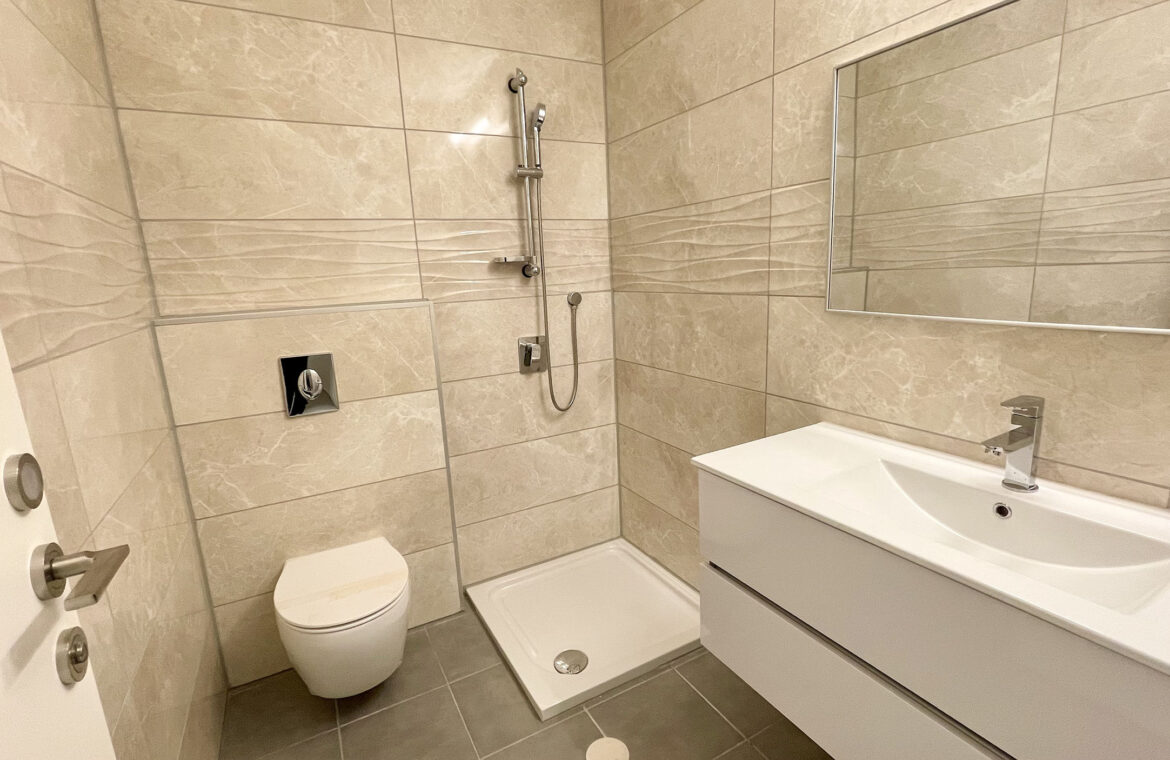 להשכרה דירה 5 חדרים, בקומה 18, בפרויקט Eden Tower בבת ים, פארק הים