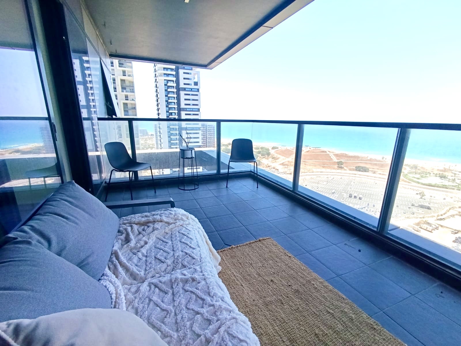 להשכרה דירת יוקרה 4 חדרים LIGHTHOUSE YBOX