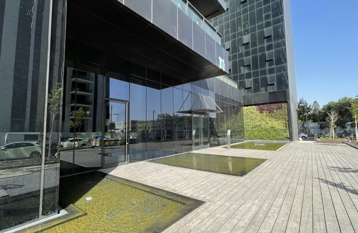 להשכרה דירת יוקרה 4 חדרים LIGHTHOUSE YBOX