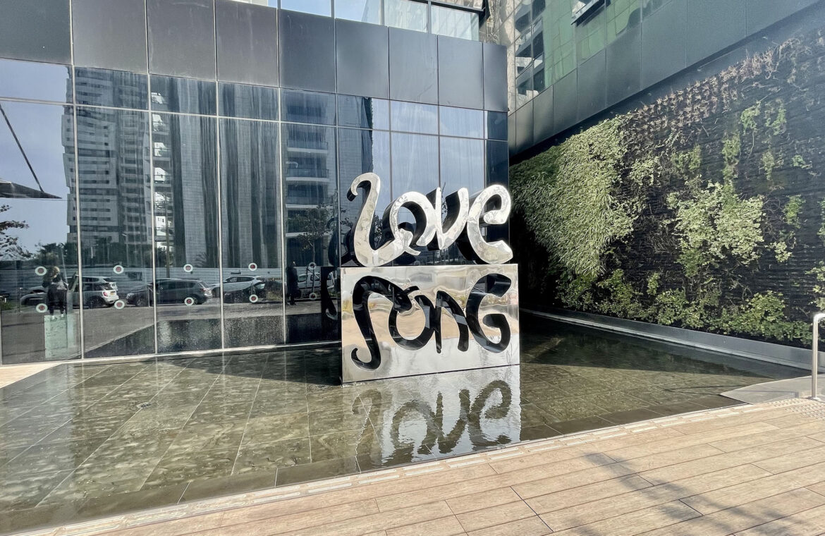 להשכרה דירת יוקרה 4 חדרים LIGHTHOUSE YBOX