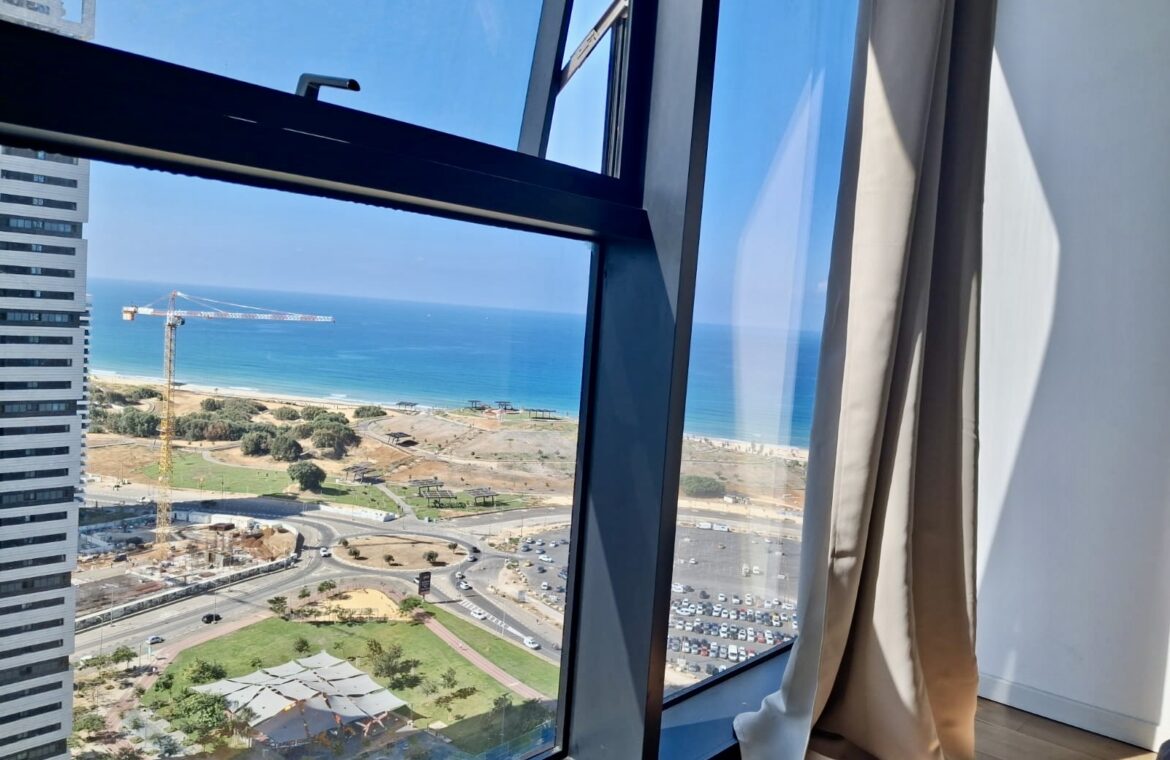 להשכרה דירת יוקרה 4 חדרים LIGHTHOUSE YBOX