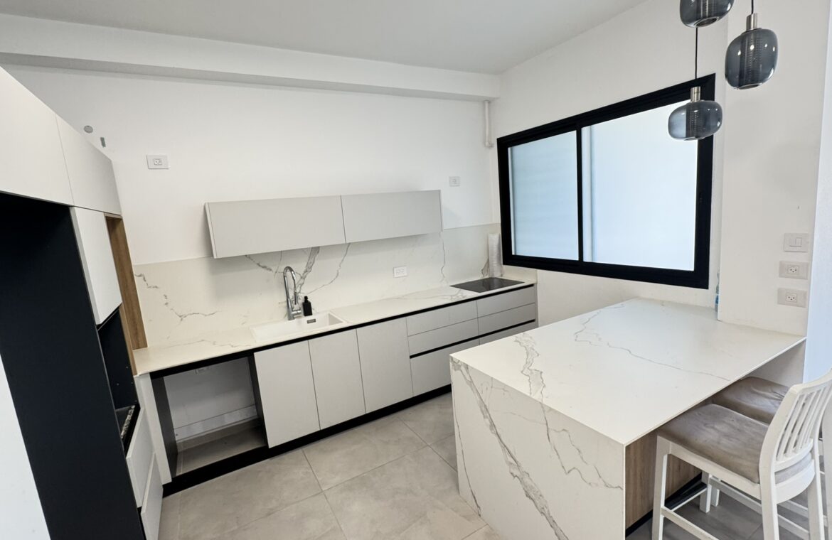 Аренда, 4 комнаты, 19 этаж, Eden Tower — Парк ха-Ям, Бат-Ям