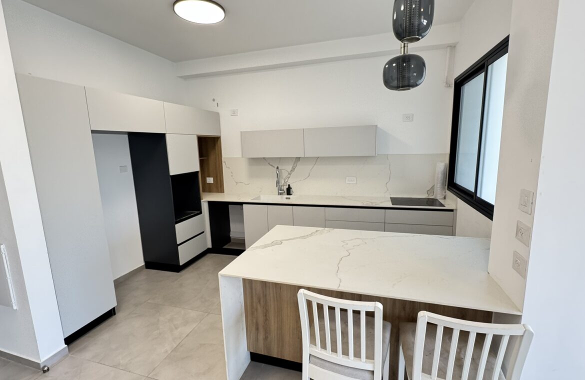 Аренда, 4 комнаты, 19 этаж, Eden Tower — Парк ха-Ям, Бат-Ям