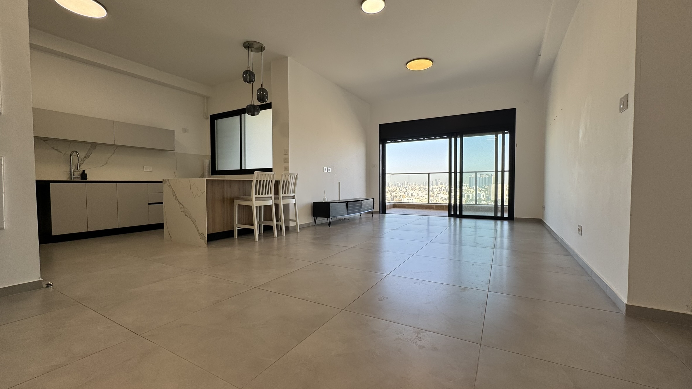 להשכרה - 4 חדרים, Eden Tower, פארק הים, בת ים