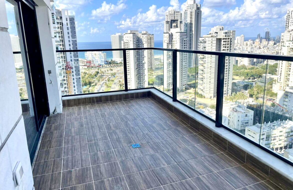 Аренда, 4 комнаты, 19 этаж, Eden Tower — Парк ха-Ям, Бат-Ям