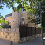 На продажу: 5-комнатный угловой коттедж с садом, район Мишор ха-Ноф, Ришон-ле-Цион