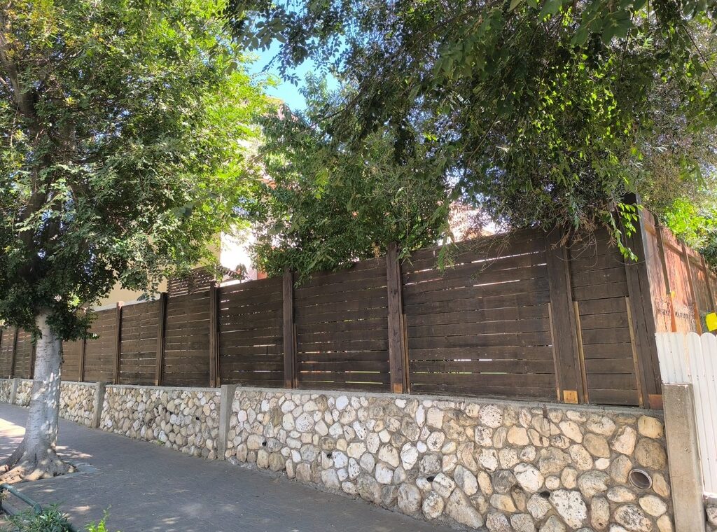 На продажу: 5-комнатный угловой коттедж с садом, район Мишор ха-Ноф, Ришон-ле-Цион