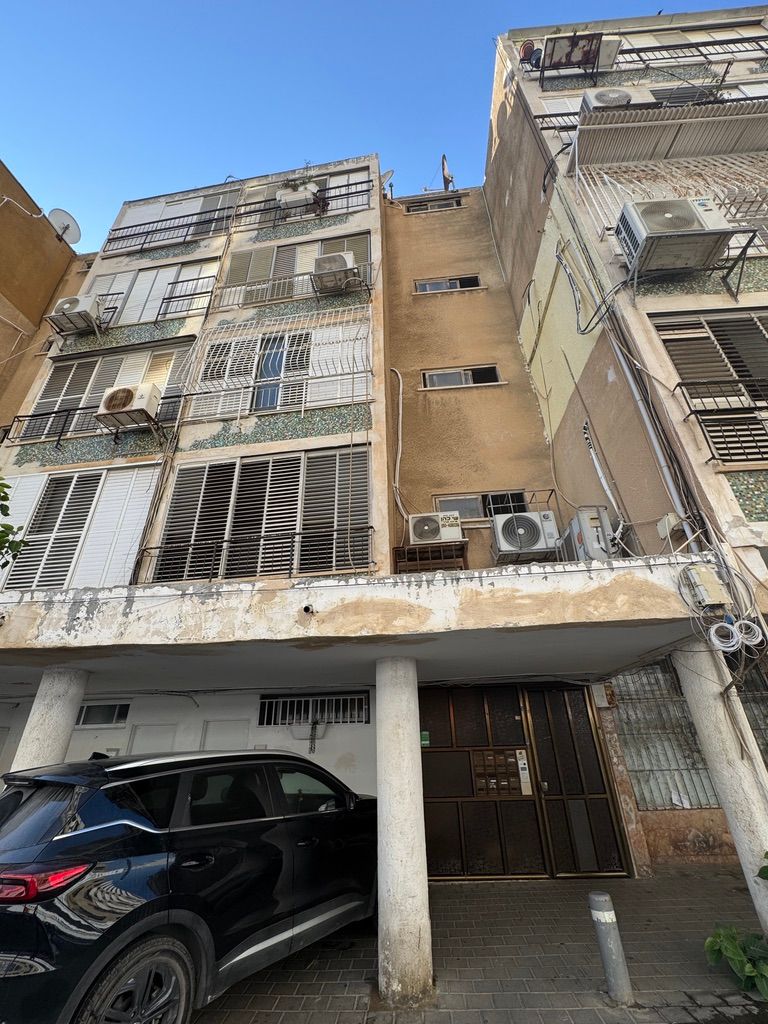 למכירה: דירת 2.5 חדרים בבניין בפרויקט פינוי בינוי, המצבה, בת ים