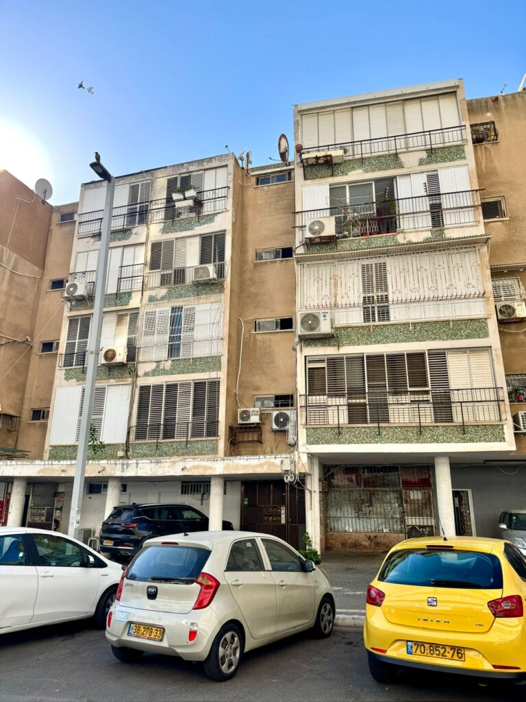 למכירה: דירת 2.5 חדרים בבניין בפרויקט פינוי בינוי, המצבה, בת ים