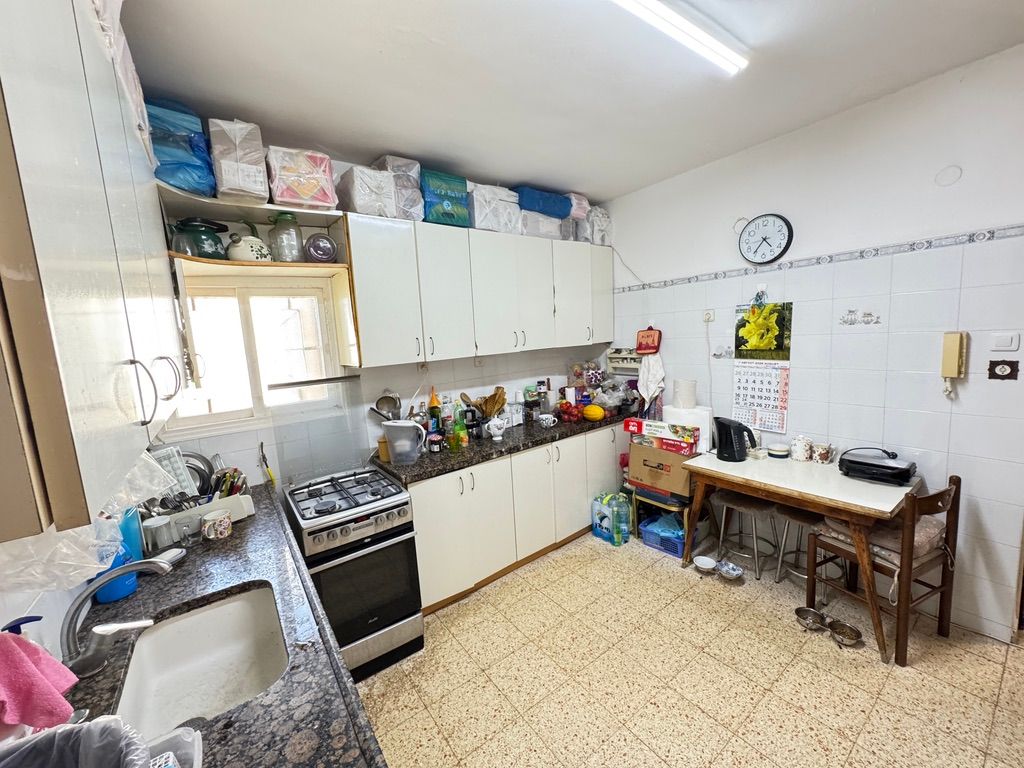 למכירה: דירת 2.5 חדרים בבניין בפרויקט פינוי בינוי, המצבה, בת ים