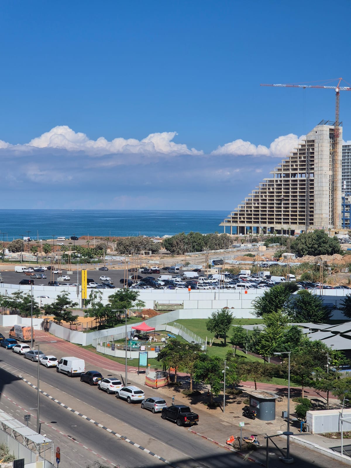 להשכרה: דירת 5 חדרים חדשה עם מרפסת לים, אהוד מנור 8, פארק הים, בת ים