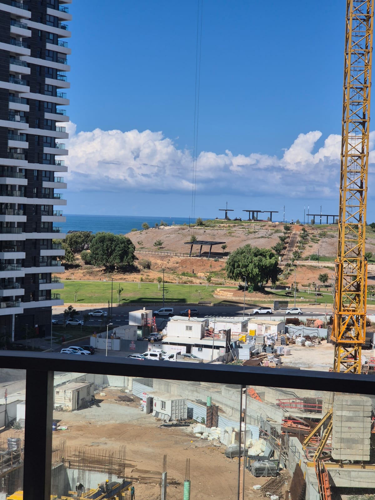 להשכרה: דירת 5 חדרים חדשה עם מרפסת לים, אהוד מנור 8, פארק הים, בת ים